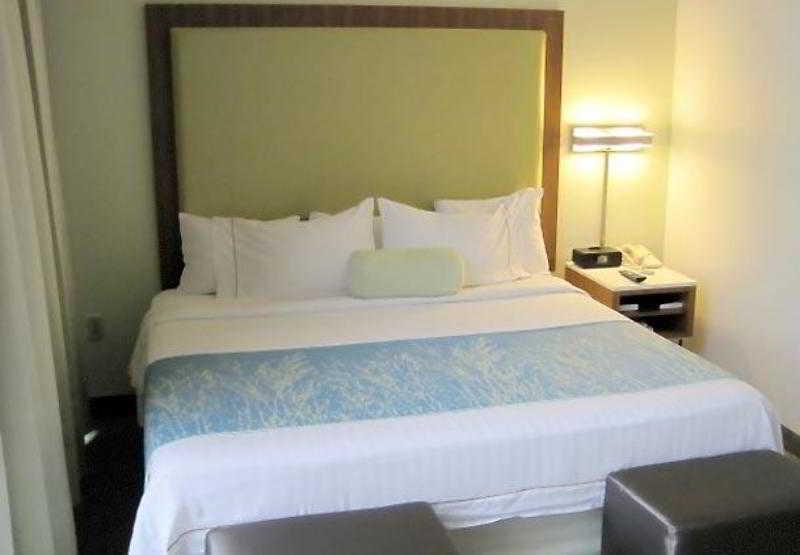 Springhill Suites By Marriott Lawrence Downtown Exteriör bild